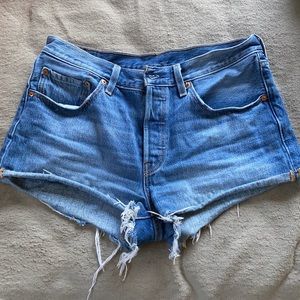 LEVIS High waisted cut off shorts